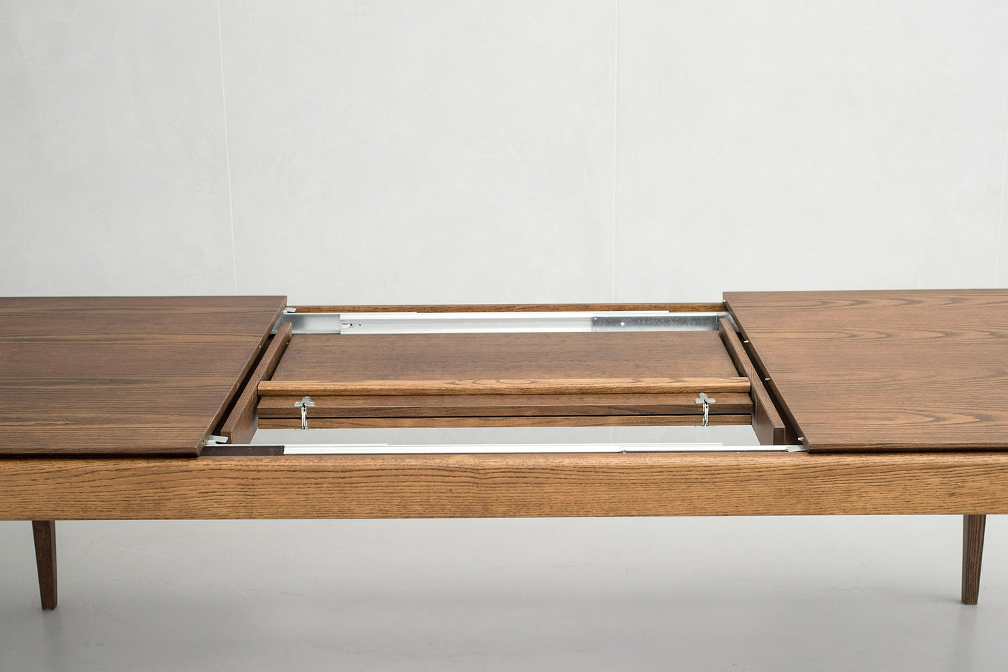 Dallas - Mid-Century Modern Brown Oak Extendable Dining Table