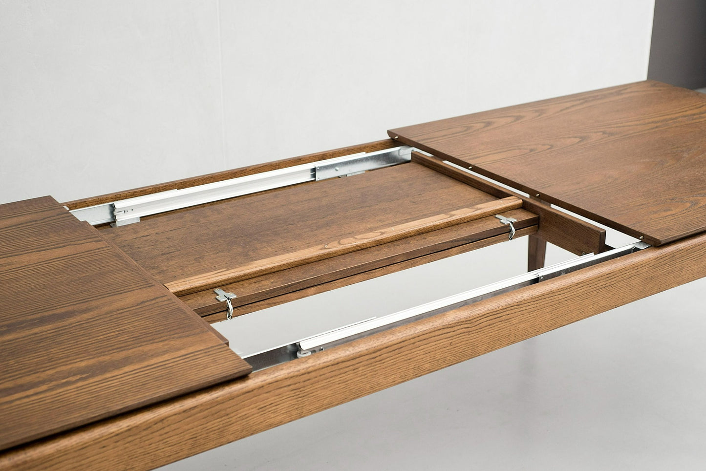 Dallas - Mid-Century Modern Brown Oak Extendable Dining Table