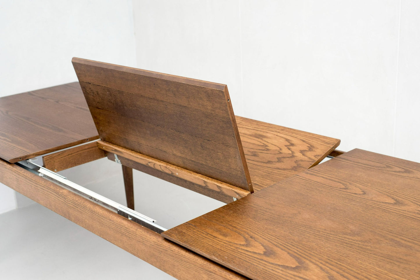Dallas - Mid-Century Modern Brown Oak Extendable Dining Table
