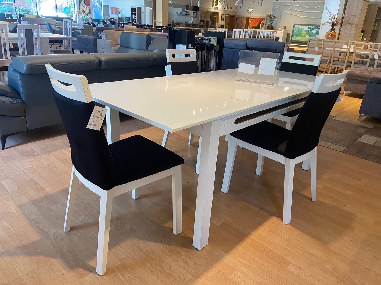 Azteca Dinning Set